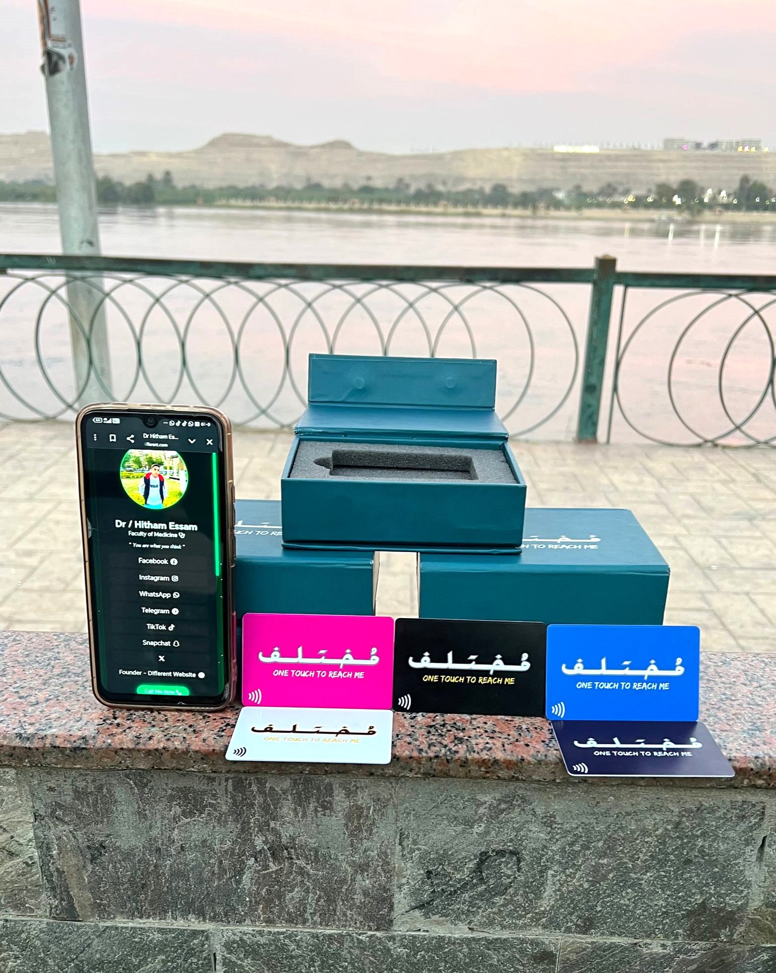 بطاقة مختلفة - أسود